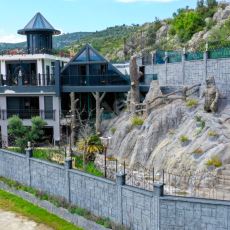 Antalya'da 55 Milyona Satılan, Kapıda Sizi Yeniçerilerin Karşıladığı Dehşetengiz Villa