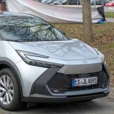 Toyota'nın "Sıkıcı Olmasın" Diye Tasarladığı Otomobil: C-HR