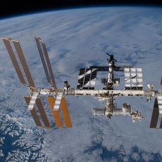 28 Bin Km Hızla Giden Uluslararası Uzay İstasyonu, Dünya ile Nasıl Kesintisiz Haberleşiyor?