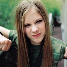 2000'lerde Tozu Dumana Katan Şarkıcı Avril Lavigne'e Ne Oldu?