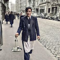 Zarafet, Şıklık ve Düzen Bir Arada: 1959 Yılında İstanbul'daki Çaycı Çırağı Fotoğrafı