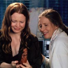 Six Feet Under'da Claire ve Ruth'un Genelde Gözlerden Kaçan Dramatik Anne-Kız İlişkisi