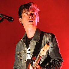 Arctic Monkeys Frontman'i Alex Turner'ın, Grubun Hit Şarkılarıyla Paralel Giden Aşk Hayatı