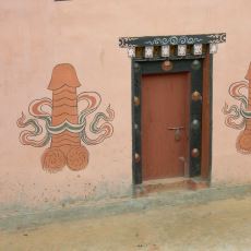 Bhutan'da Pek Çok Evin Duvarında Neden Penis Resmi Var?