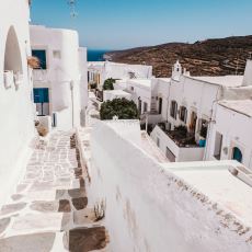 Yunan Adalarındaki Evler Neden Genellikle Beyaz?