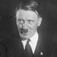 Adolf Hitler'in Zamanla Gerçeklikten Nasıl Koptuğunu Ele Alan Detaylı Bir Yazı