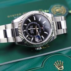 Rolex'in Bekleme Listesi: Aynı Saat Neden Birine Var, Diğerine Yok?