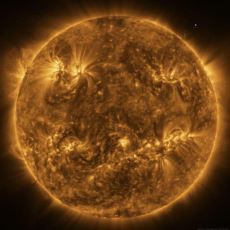 Güneş ve Dünya'nın Tam Ortasından Çekilen 83 Milyon Piksellik Güneş Görüntüsü