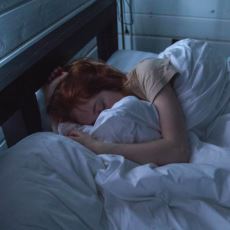 Neden Uykumuzda Konuşuruz?