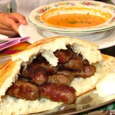 Balkanların Ünlü Cevapi Köftesi Neyin Nesidir? Diğer Versiyonları Arasındaki Fark Nedir?