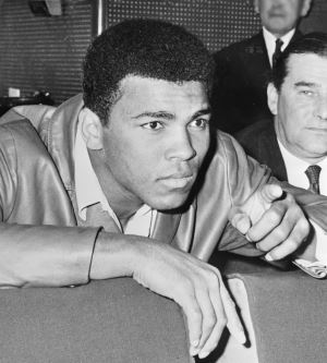 Muhammed Ali, Savaş Yüzünden Boks Lisansını Kaybedince Geçimini Nasıl Sağladı?