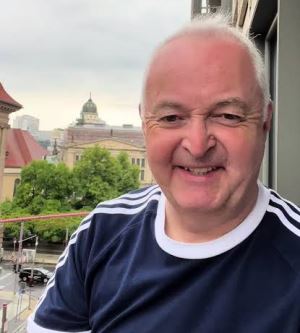 Kağıda Not Tutarak Çalışmanın En Etkili Yöntem Olduğunu Kanıtlayan Spiker: Derek Rae