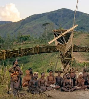 Gökyüzünden Gelen Kutulara Tapan İlginç İnancın Hikayesi: Vanuatu’daki Kargo Kültü