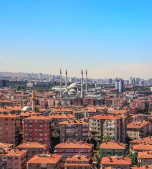 2001 - 2026 Türkiye Emlak Piyasası: 25 Yılda Ev Fiyatları 3 Büyük Şehirde Ne Kadar Yükseldi?
