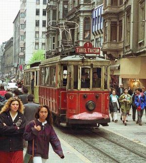 Tükiye'de 90'lı Yıllar Neden Birçok İnsan İçin Çok Özel Bir Yere Sahip?