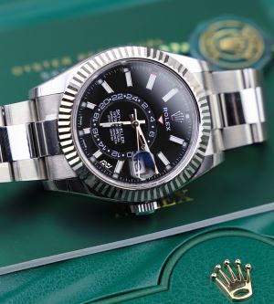 Rolex'in Bekleme Listesi: Aynı Saat Neden Birine Var, Diğerine Yok?
