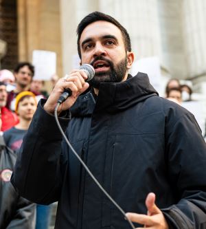 New York'un Müslüman ve Sosyalist Yeni Belediye Başkanı Zohran Mamdani Kimdir?