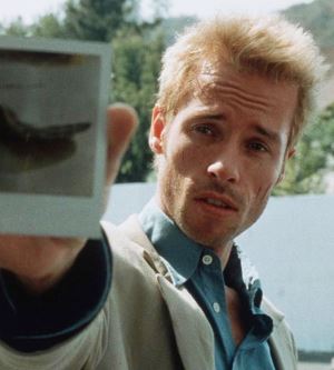 Aslında Zamanı Hep Biraz Geriden Takip Ettiğimiz Gerçeği