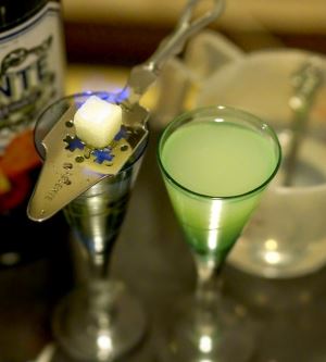 Savaş Alanından Paris Gecelerine: Absinthe Nasıl Bir Fenomene Dönüştü?
