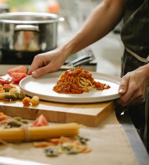 Evde Hazırladığınız Yiyeceklerden Zehirlenmenizi Önleyecek Kritik Bilgiler