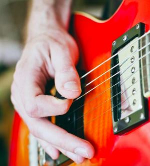 Elektro Gitar Çalmayı Öğreneceklere Tavsiyeler