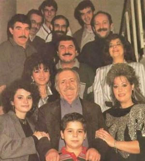 Tamamen Bizimkiler Kadrosuyla Çekilen Yazlıkçılar Dizisini Güzel Kılan Detaylar