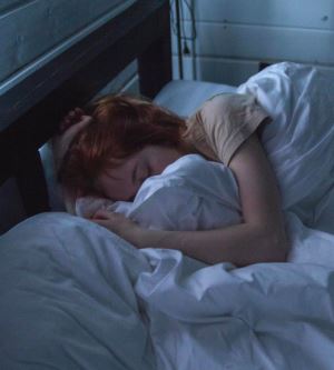 Neden Uykumuzda Konuşuruz?