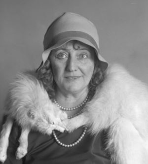 Yasak Aşkını 9 Yıl Boyunca Tavan Arasında Saklayan Kadın: Dolly Oesterreich