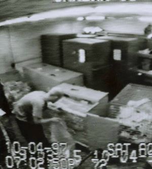 Saatte 8 Dolar Kazanan Bir Çalışanın Yaptığı 17 Milyon Dolarlık Absürt Soygun