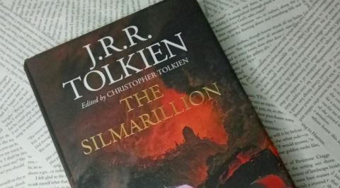 Yüzüklerin Efendisi'nde Yaşananları Okyanusta Damla Gibi Gösteren Kitap: The Silmarillion