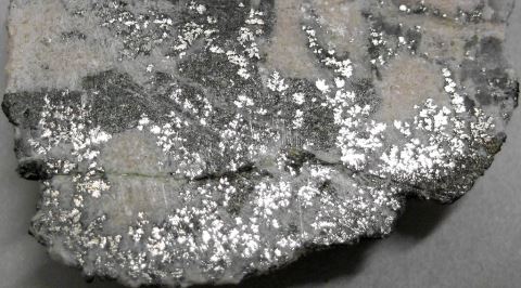 Termodinamik ve Elektromanyetizma Söz Konusu Olduğunda Gümüş Neden Rakipsiz?