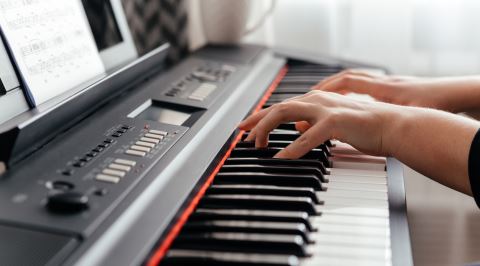Dijital Piyano Araştırırken Öne Çıkan Markalar ve Birbirlerinden Farklı Özellikleri