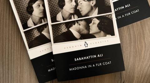 Kürk Mantolu Madonna Nasıl Oldu da İngiltere'de de Bir Best Seller Olmayı Başardı?