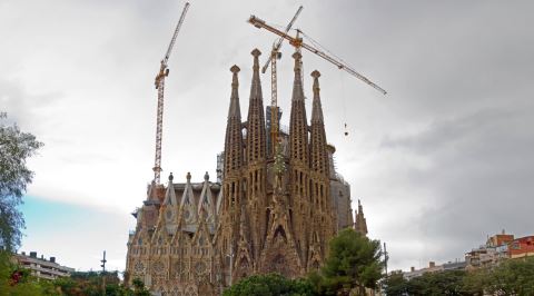 Barselona'daki Ünlü La Sagrada Familia, Neden 142 Yıldır Bitirilemiyor?