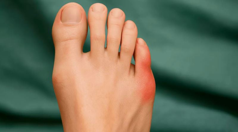 Sürekli Bir Yerlere Vurduğumuz Ayak Serçe Parmağı Aslında Neden Var?