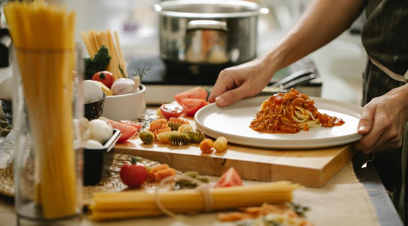 Evde Hazırladığınız Yiyeceklerden Zehirlenmenizi Önleyecek Kritik Bilgiler