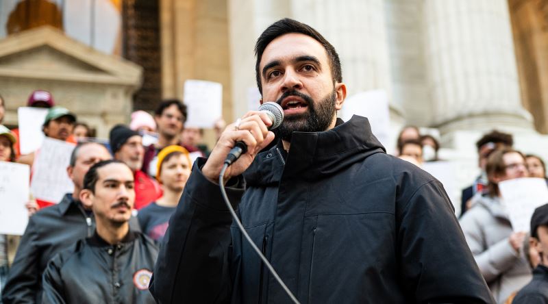 New York'un Müslüman ve Sosyalist Yeni Belediye Başkanı Zohran Mamdani Kimdir?