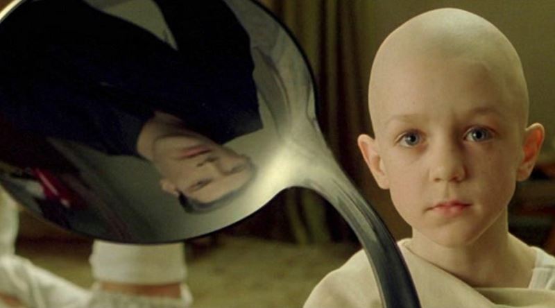 Matrix Filmindeki "Kaşık Aslında Yok" Sahnesi Bize Ne Anlatmak İstiyor?