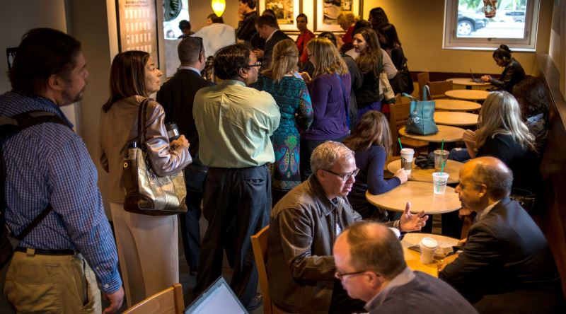 Starbucks'ın Türkiye'deki Her Bir Şubesi Nasıl Oluyor da Genelde Dolu Oluyor?