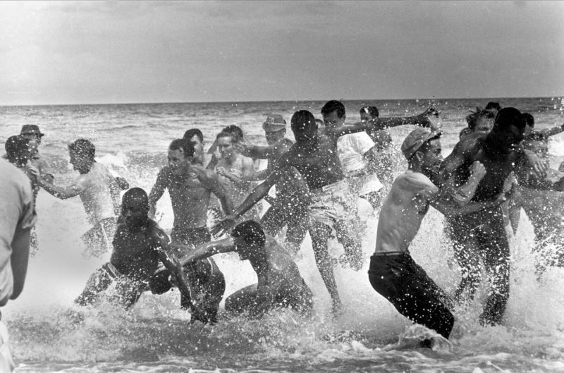 haziran 1964. denizde yüzmek isteyen siyahi gençlere müdahale-