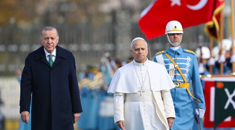 Papa'nın Türkiye Ziyareti ve İstanbul’da Kilise Dışında Yapılan Ayin Ne Anlama Geliyor?