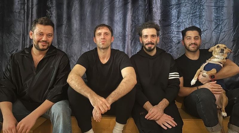 Türkçe Alternatif Müziğin Sevilen Grubu Adamlar Neden Dağıldı?