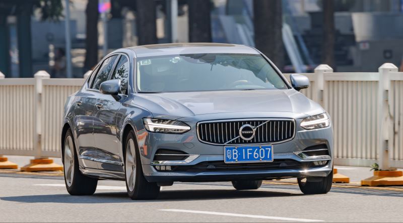 Volvo'nun Hala En Güzel Araçlarından S90 Nasıl Araba? Alınır mı?