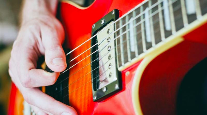 Elektro Gitar Çalmayı Öğreneceklere Tavsiyeler