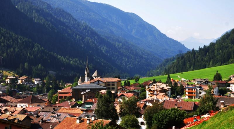 İtalya'nın Kuzeydoğusunda Bulunan ve Her Yıl Türk Festivali Düzenlenen Şirin Köy: Moena