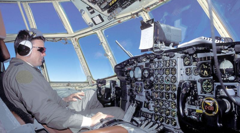 Askeri Uçaklarda İkaz Sesi Olarak Neden Kadın Sesi Tercih Ediliyor?