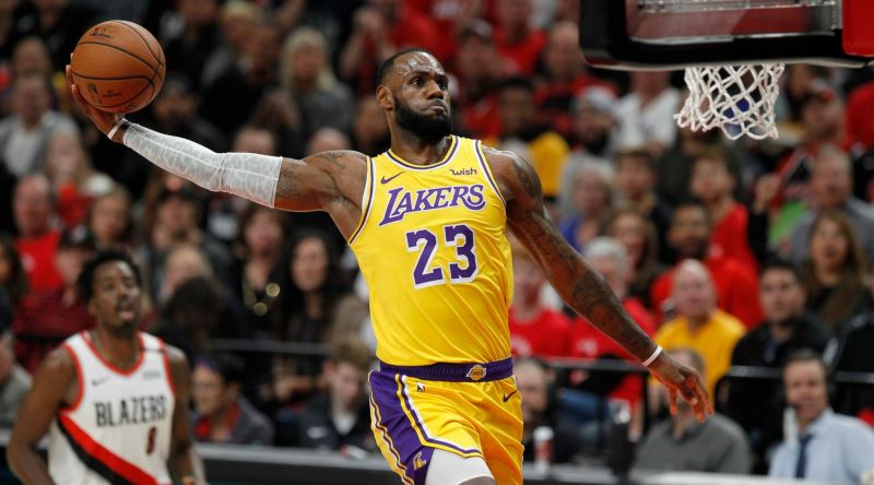 LeBron James: Mike Stern, Nike ve ESPN Tarafından Yaratılan Bir Medya Balonu mu?