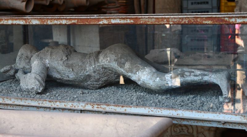 Pompei'deki Taşlaşmış İnsanlar Gerçek mi?
