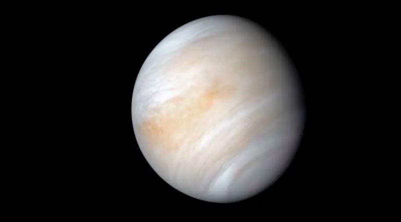 Venüs Neden Diğer Gezegenlerin Tersine Dönüyor?