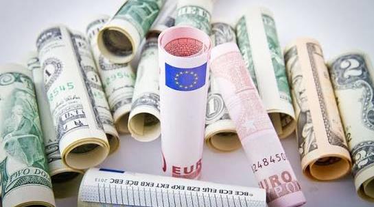 AB, Euro'nun Dolar Karşısında Değer Kaybetmesine Neden Bile Bile Göz Yumuyor?